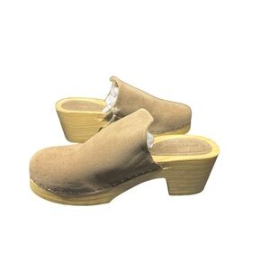 Rag & Co Darcie Taupe Suede Clogs NWT Size 6